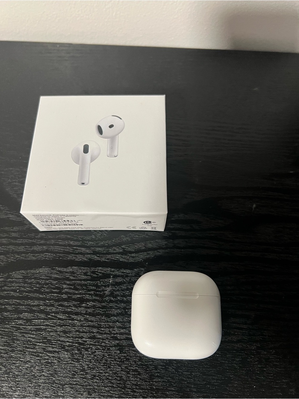 Apple White Wireless Earbuds with Charging Case